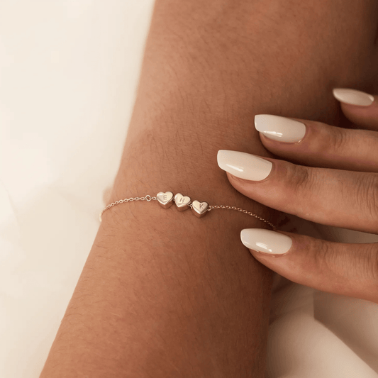 Brățară personalizată cu inițială în formă de inimă