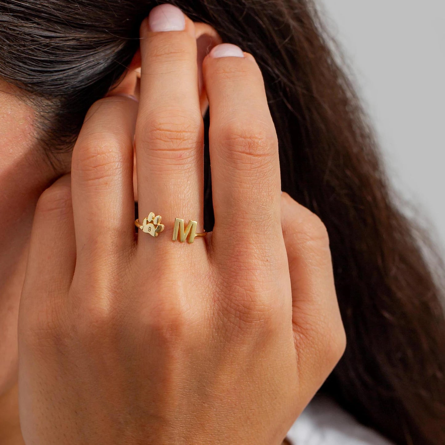 Inel personalizat cu inițiala animalului de companie