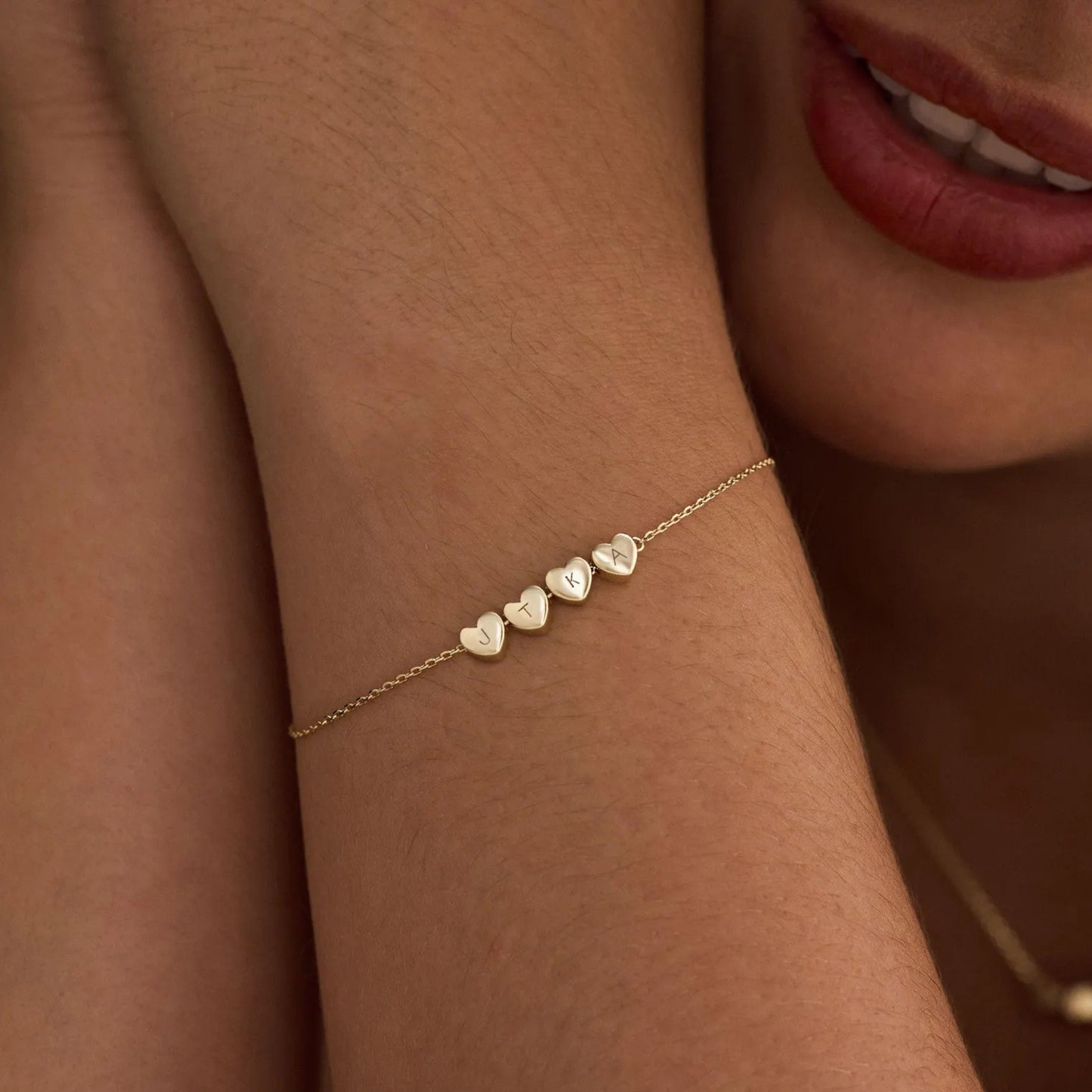 Brățară personalizată cu inițială în formă de inimă
