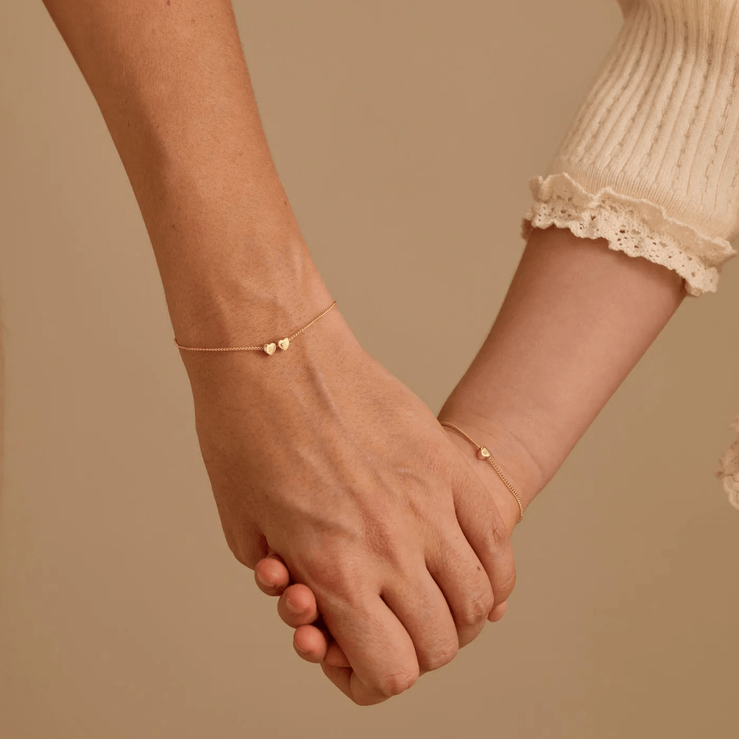 Brățară personalizată cu inițială în formă de inimă